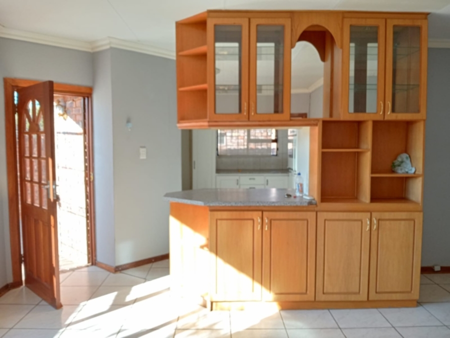 To Let 3 Bedroom Property for Rent in Langenhovenpark Free State